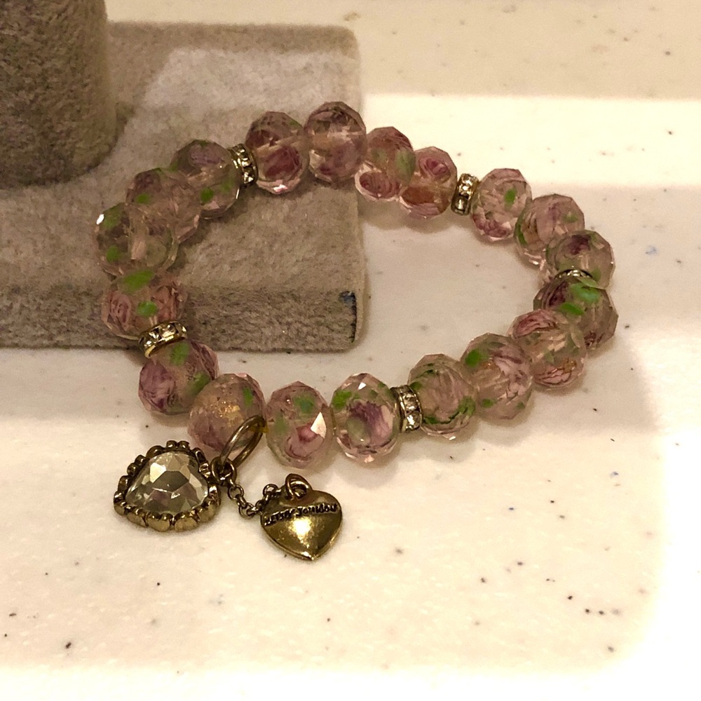 Betsey Johnson Rose Bracelet- stretch w/ glass beads & gold tone charms - Picture 7 of 12